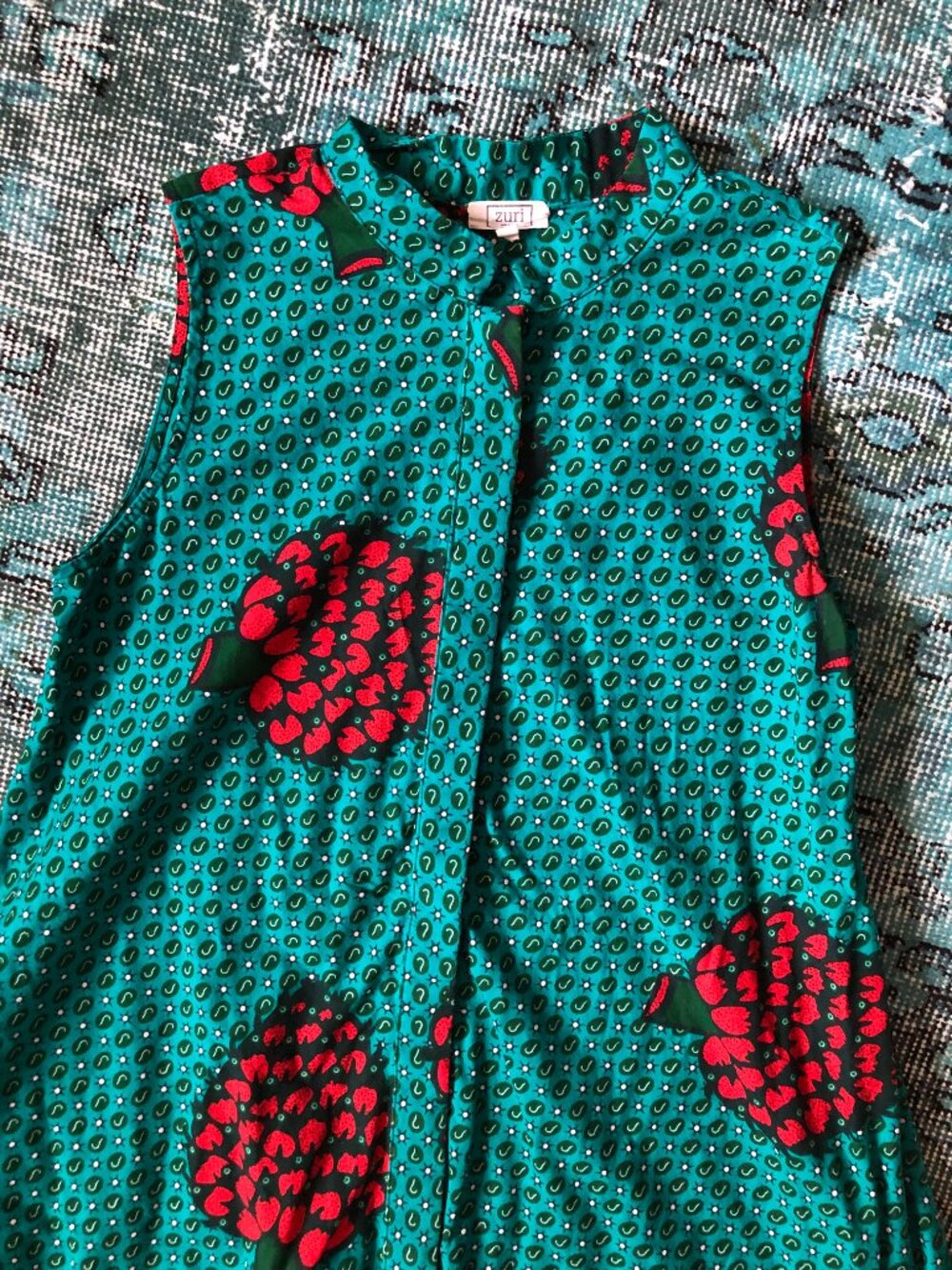 Zuri Kenya Sleeveless Dress Rare Apples /Strawberry print XS. Retails $160 - Picture 2 of 4